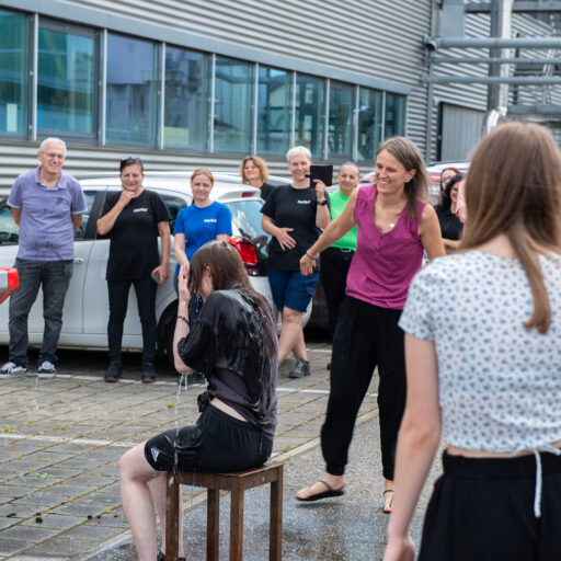 20250627 141032 gautschete sarah vivi flamur vanessa 030 – merkur medien